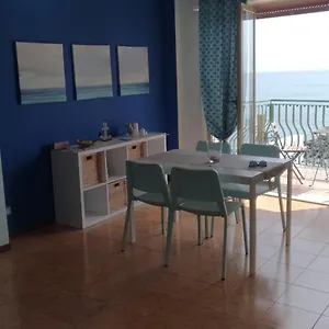 Beachfront Appartamento Giardini Naxos